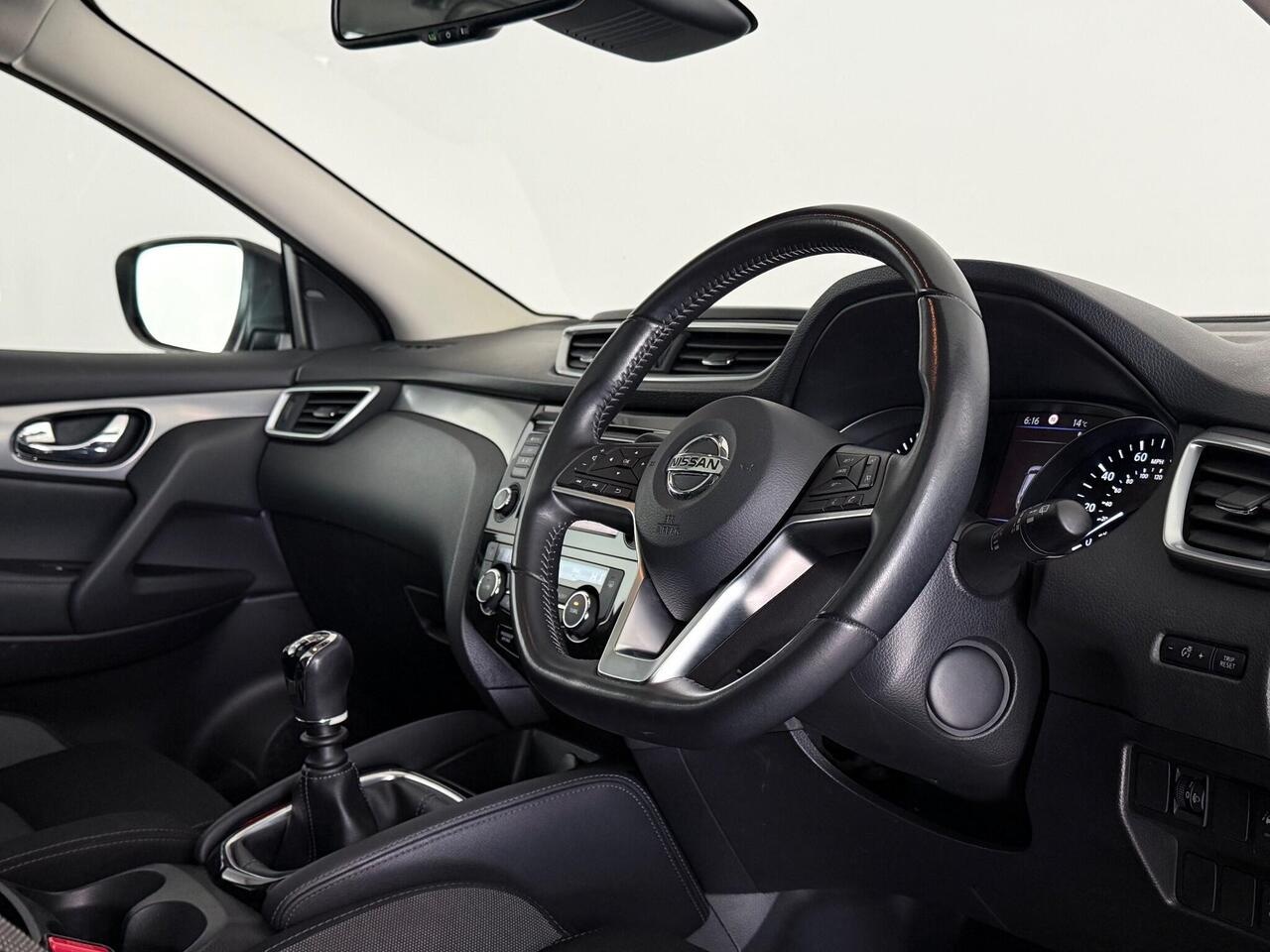 Nissan Qashqai thumbnail Interior Front