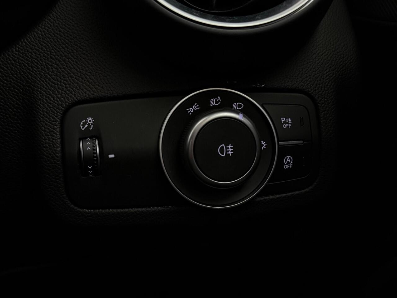Alfa Romeo Stelvio thumbnail Misc Controls