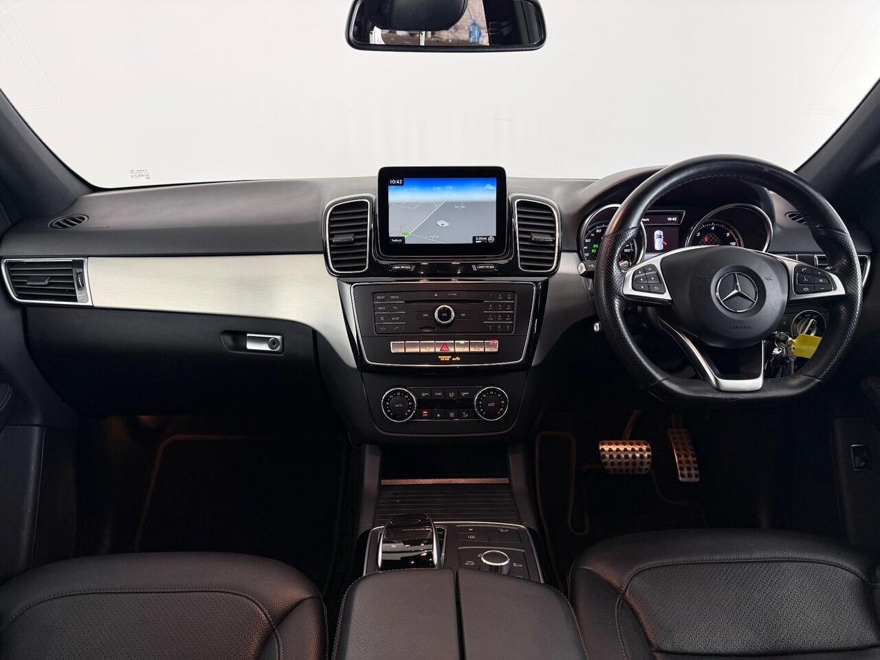 Mercedes-Benz GLE thumbnail Interior Front