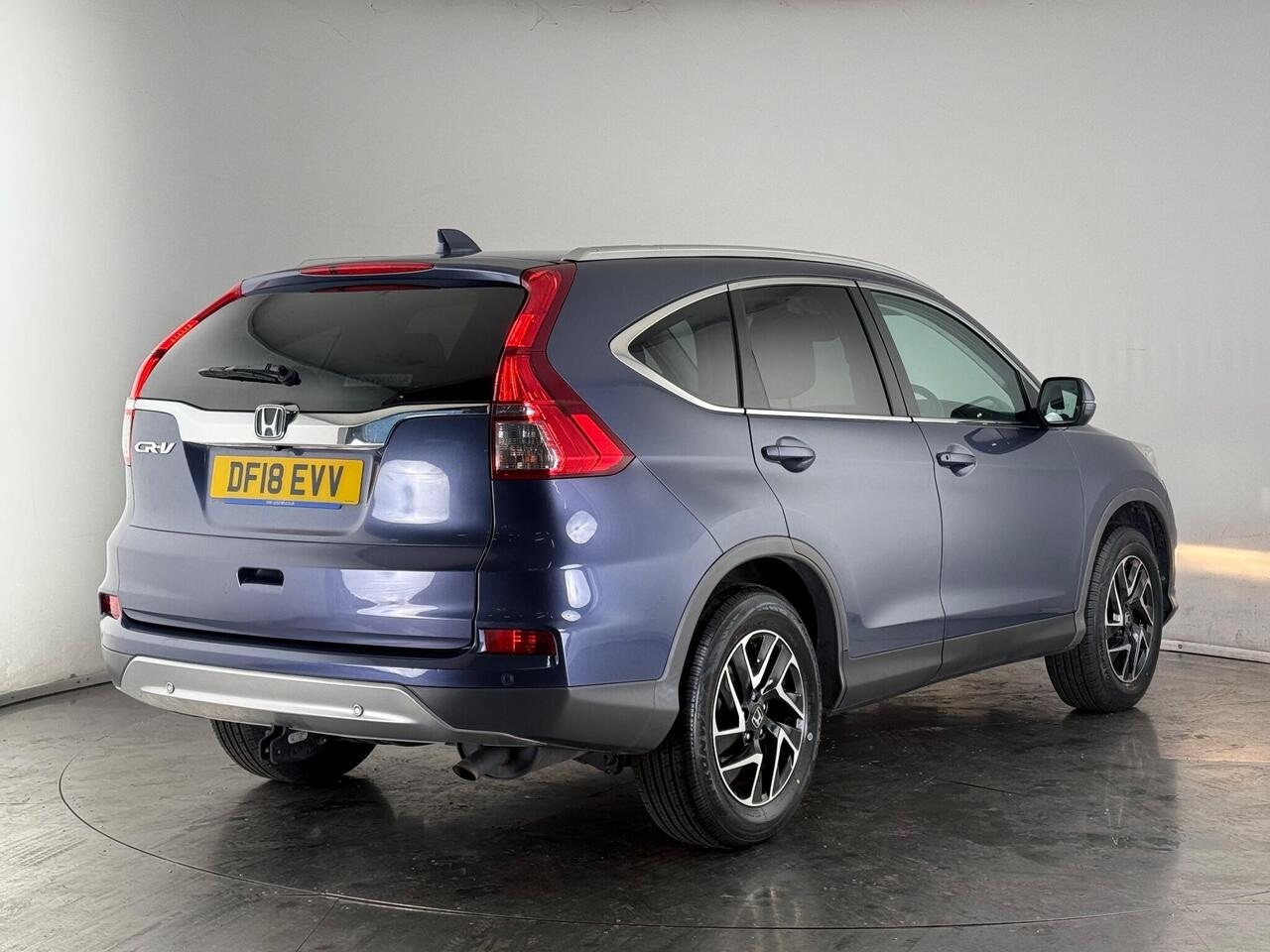 Honda CR-V thumbnail Rear Right