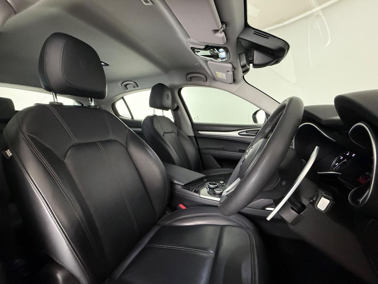 Alfa Romeo Stelvio thumbnail Seat Driver