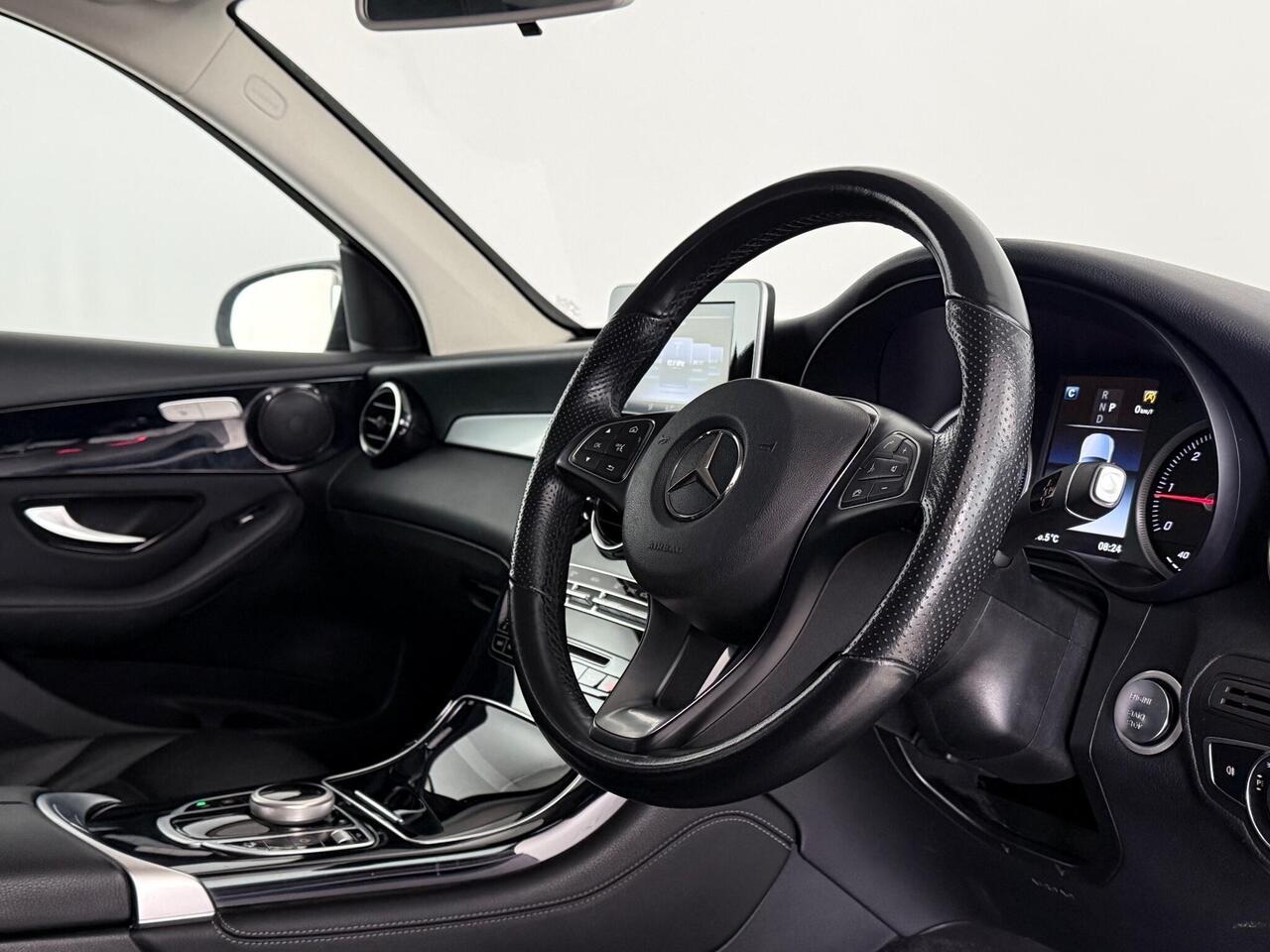 Mercedes-Benz GLC thumbnail Interior Front