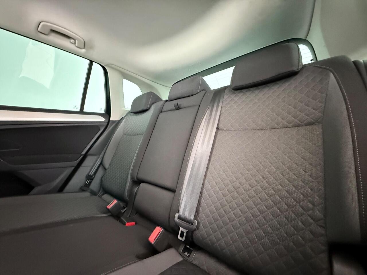 Volkswagen Tiguan thumbnail Seats Rear