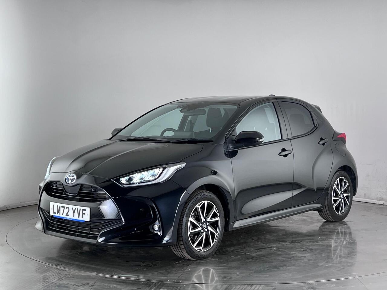 Toyota Yaris thumbnail Front Left