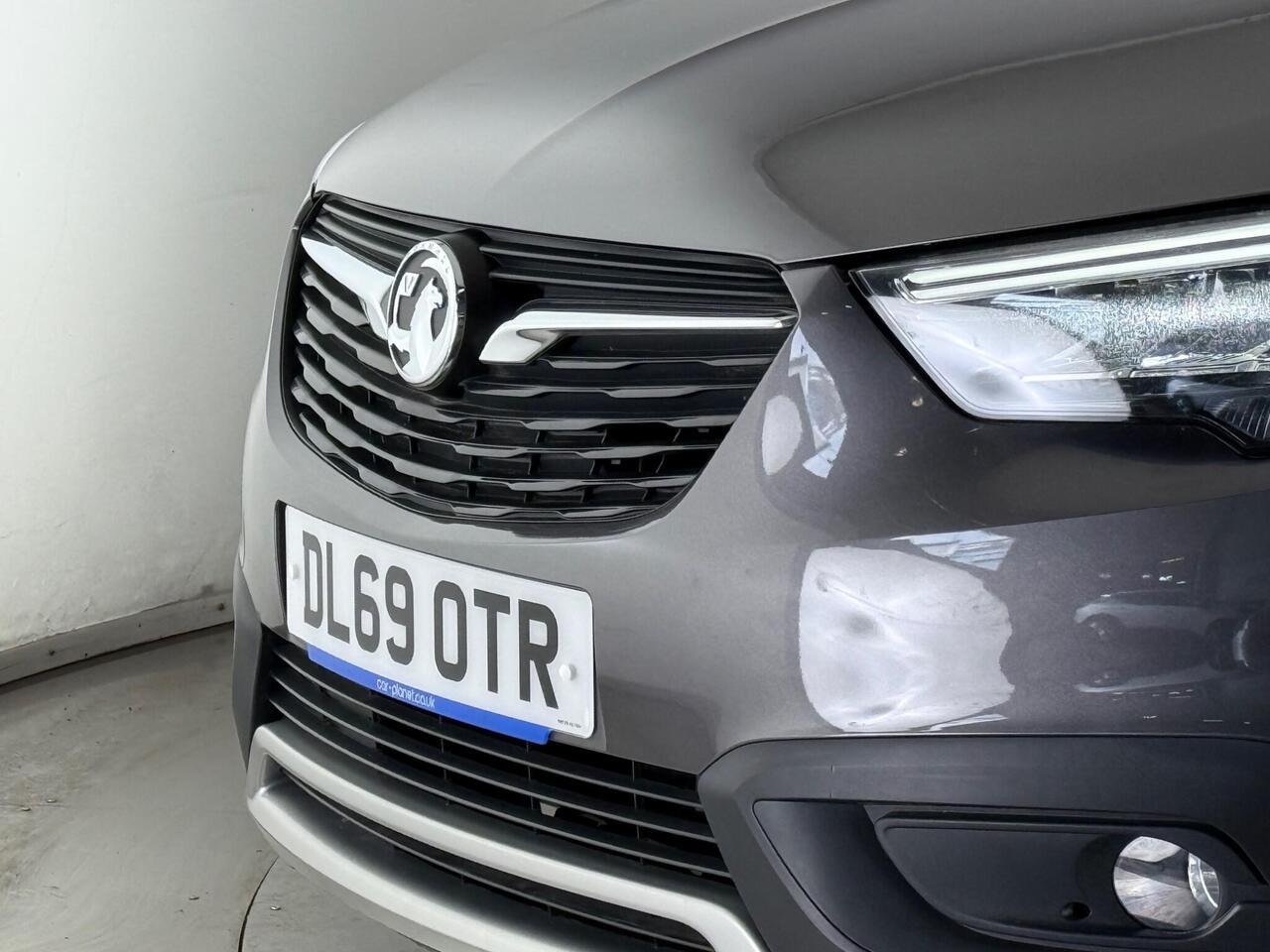 Vauxhall Crossland X thumbnail Lights Front
