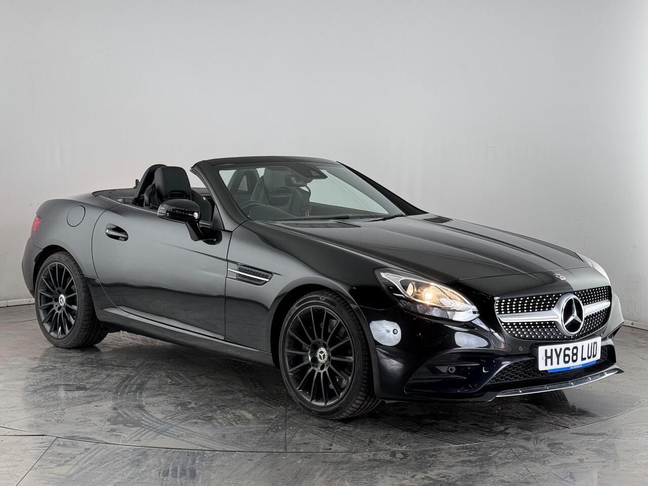 Mercedes-Benz SLC thumbnail Front Right