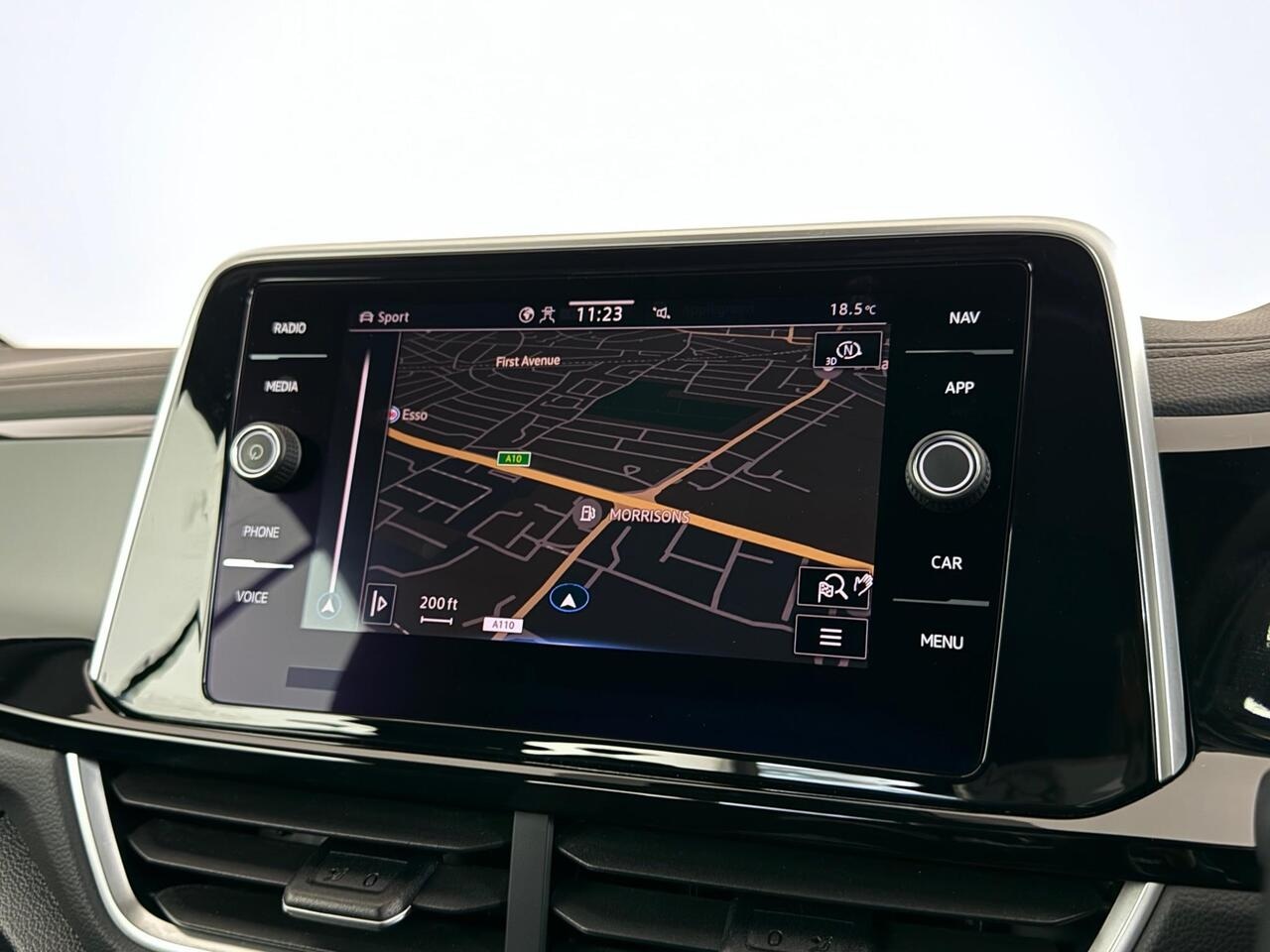 Volkswagen T-Roc thumbnail Infotainment System