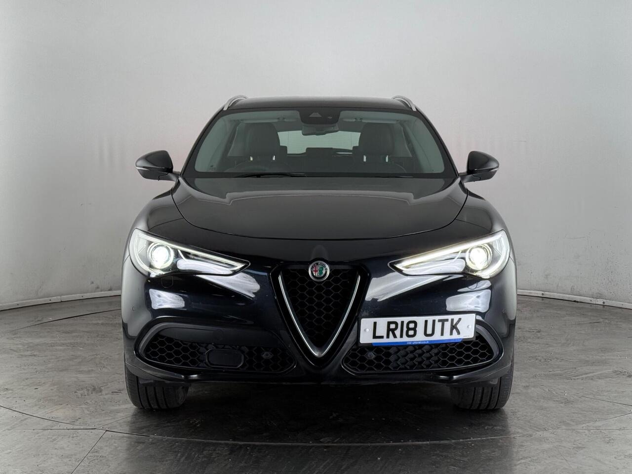 Alfa Romeo Stelvio thumbnail Front