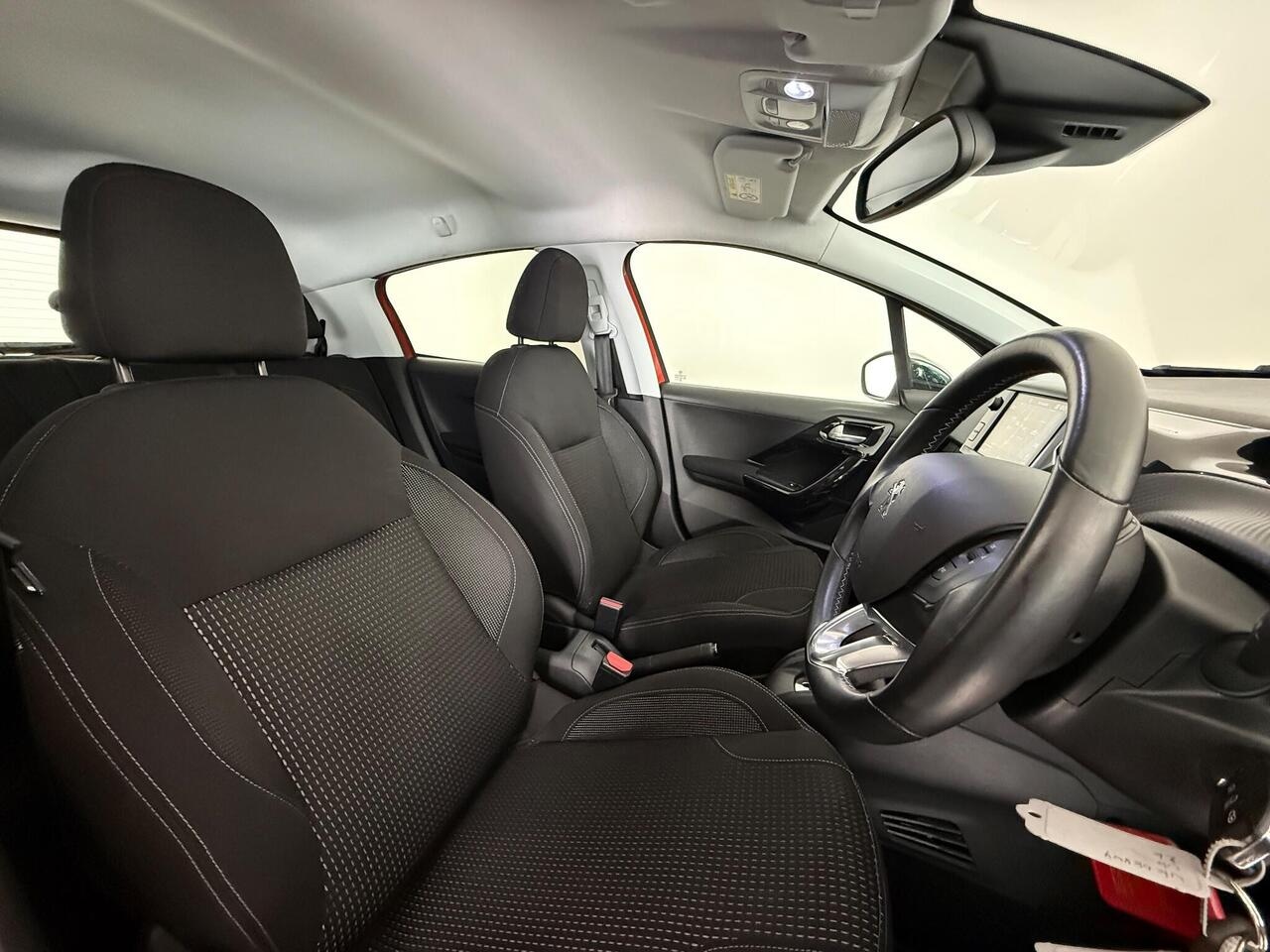 Peugeot 208 thumbnail Seat Driver