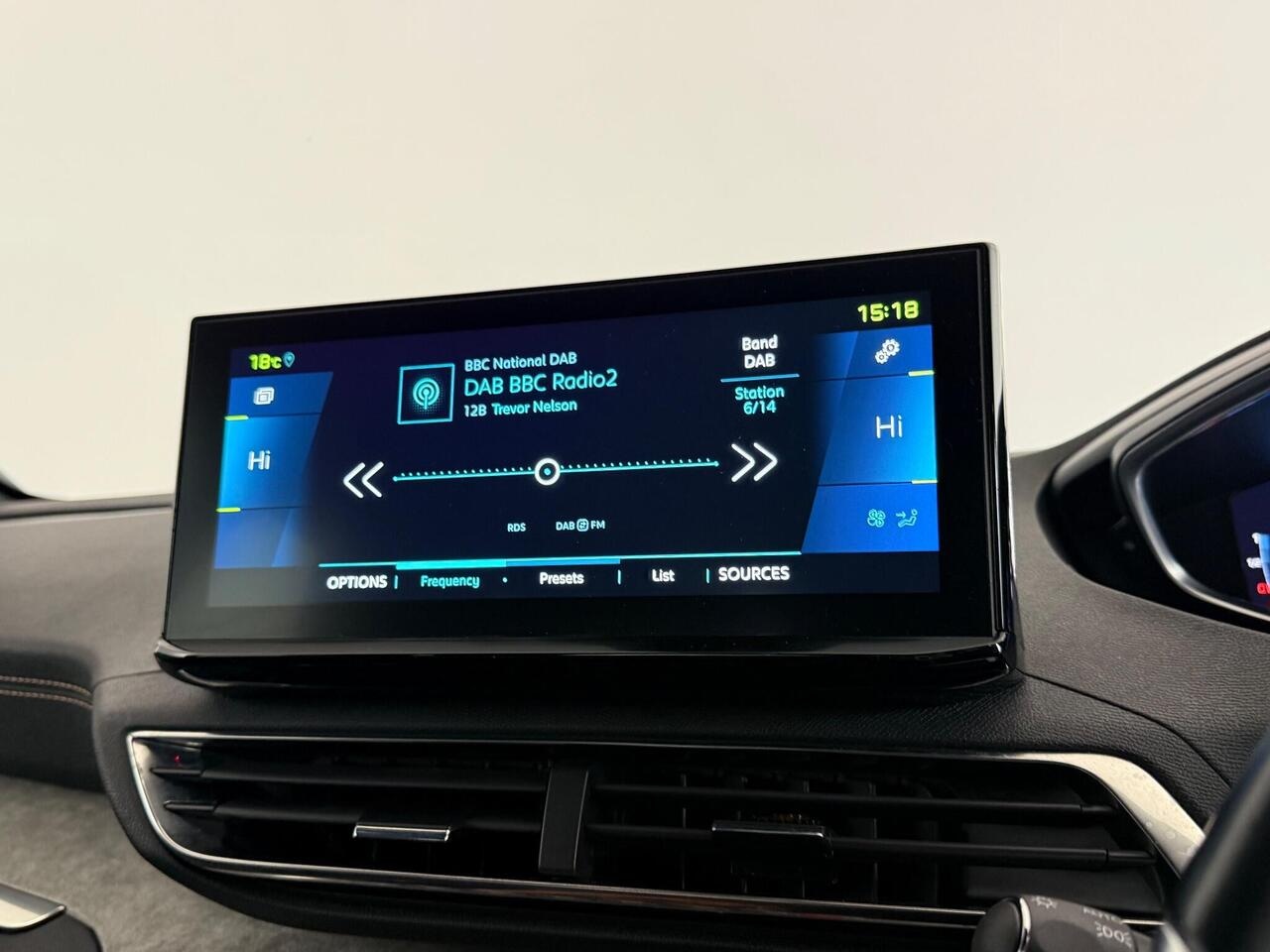 Peugeot 3008 thumbnail Infotainment System