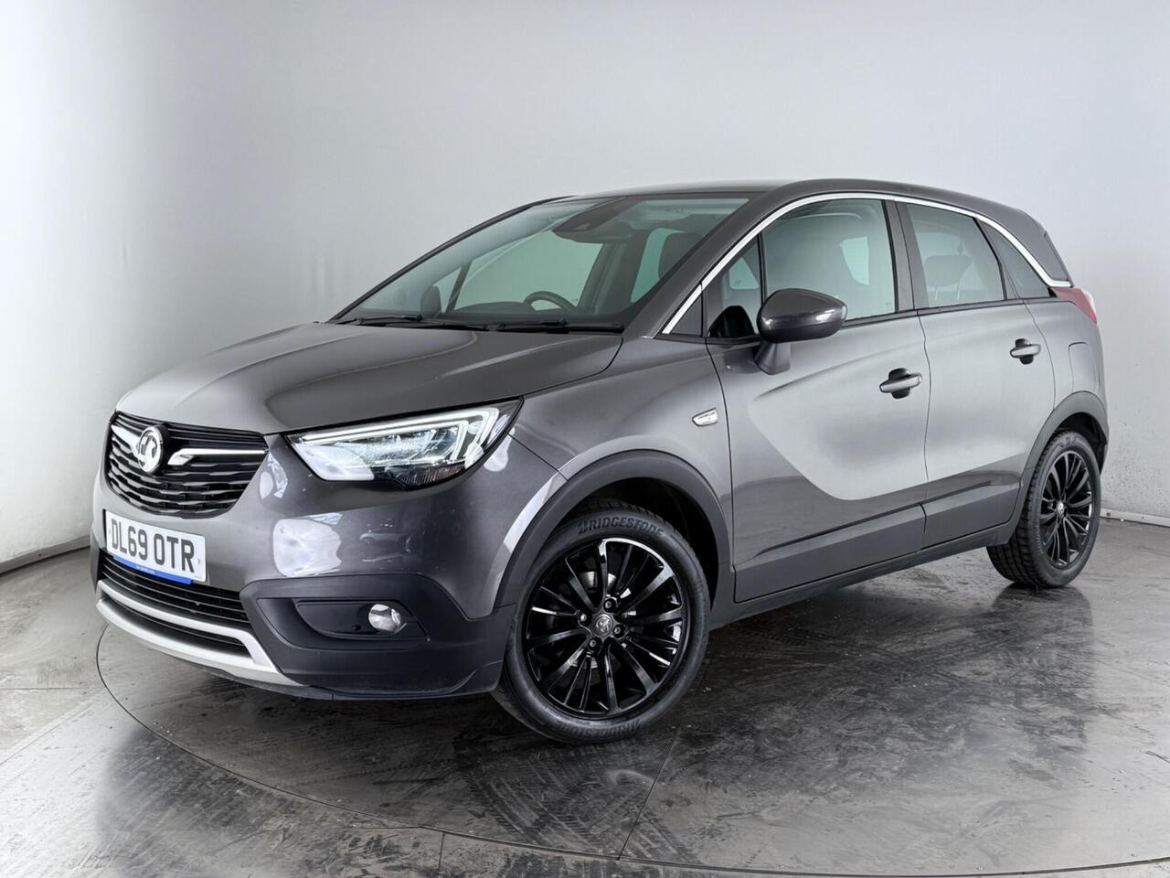 Vauxhall Crossland X thumbnail Front Left
