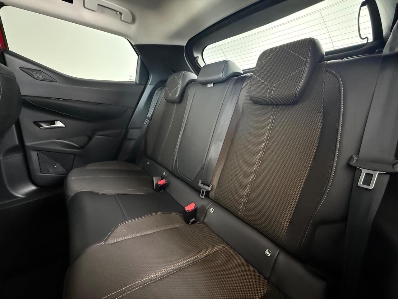 DS AUTOMOBILES DS 3 CROSSBACK thumbnail Seats Rear