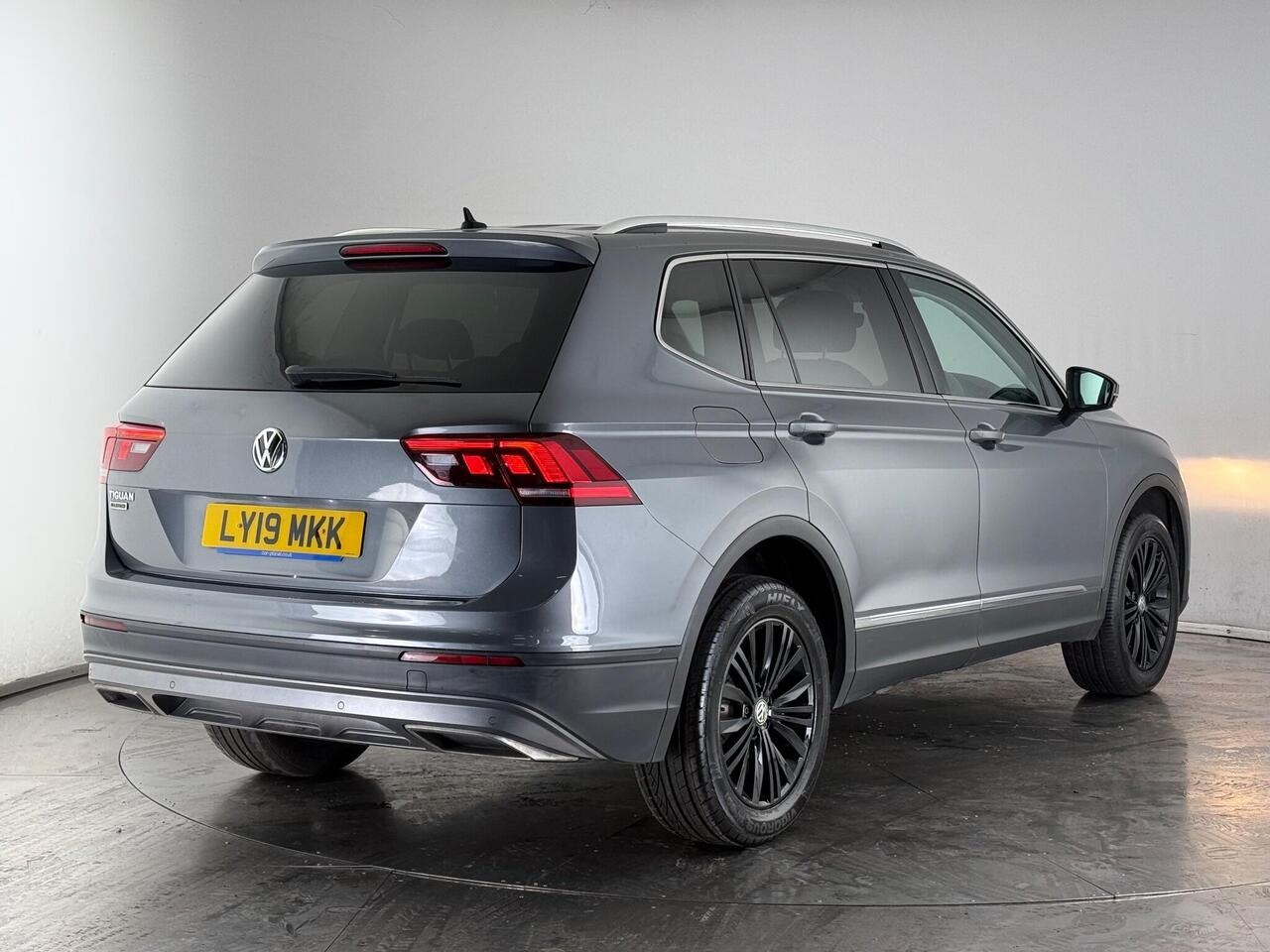 Volkswagen Tiguan Allspace thumbnail Rear Right
