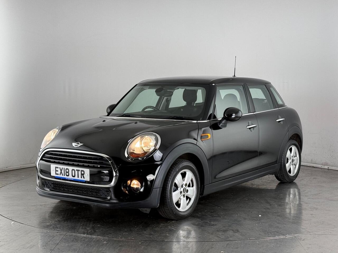 MINI Hatch thumbnail Front Left