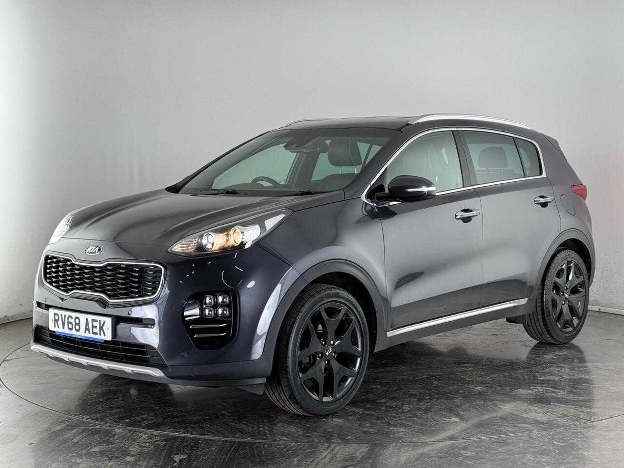Kia Sportage thumbnail Front Left