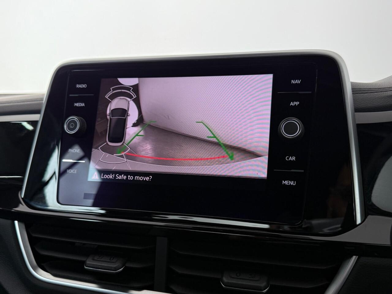 Volkswagen T-Roc thumbnail Infotainment System