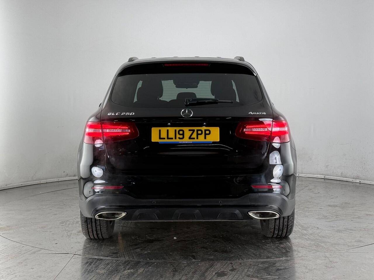 Mercedes-Benz GLC thumbnail Rear