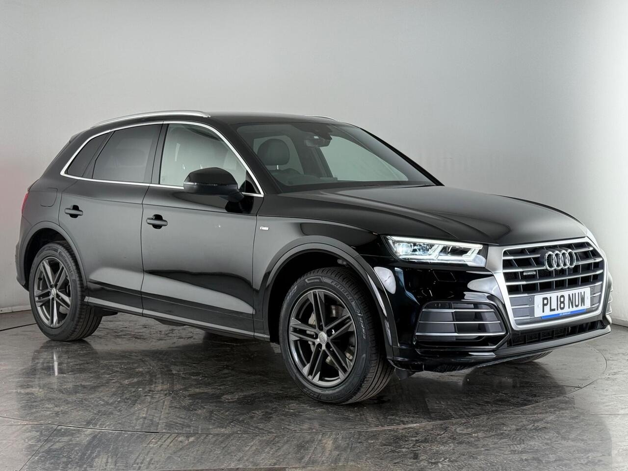Audi Q5 thumbnail Front Right