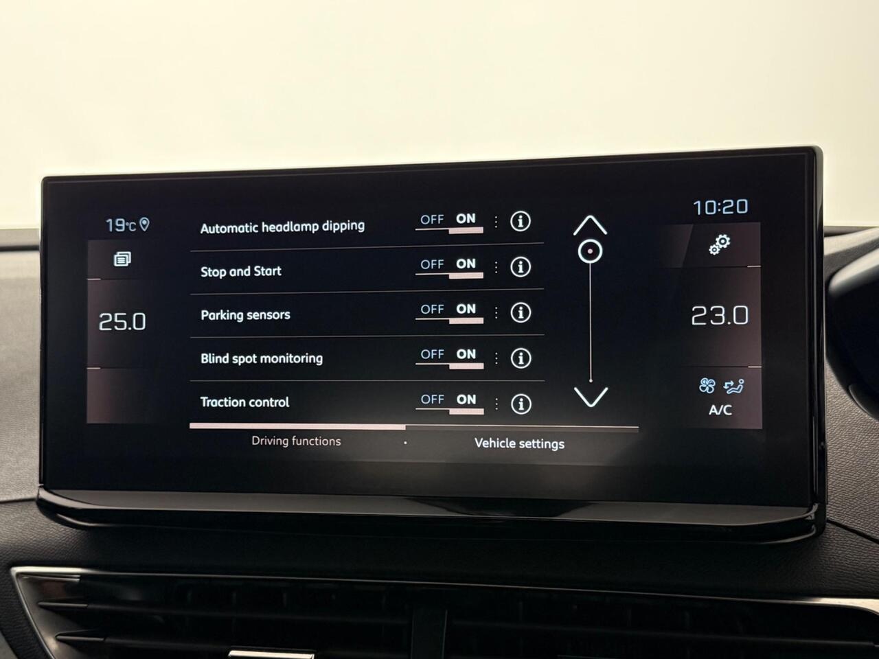 Peugeot 3008 thumbnail Infotainment System