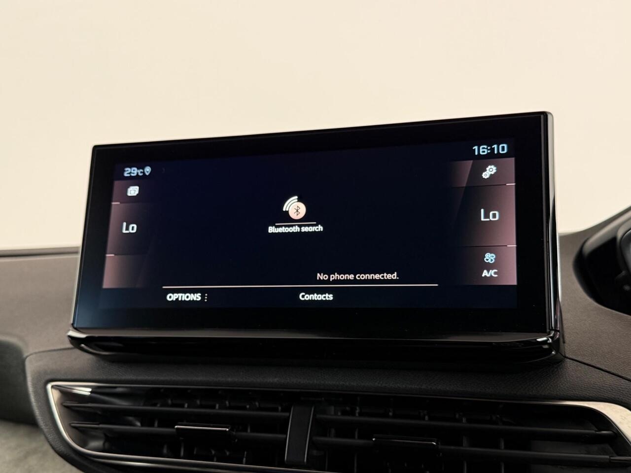 Peugeot 3008 thumbnail Infotainment System