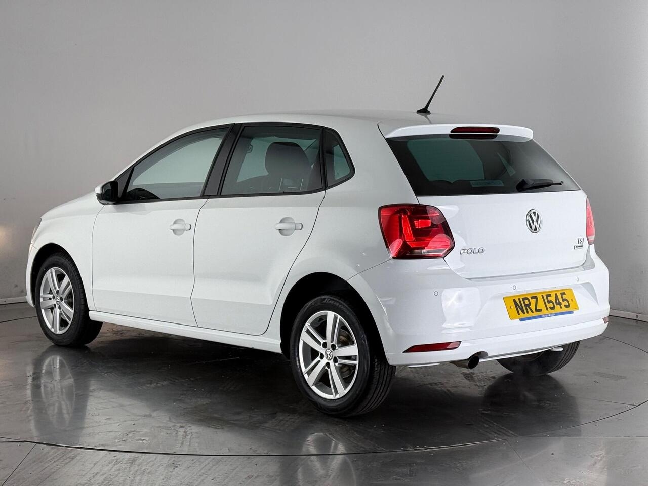 Volkswagen Polo thumbnail Rear Left