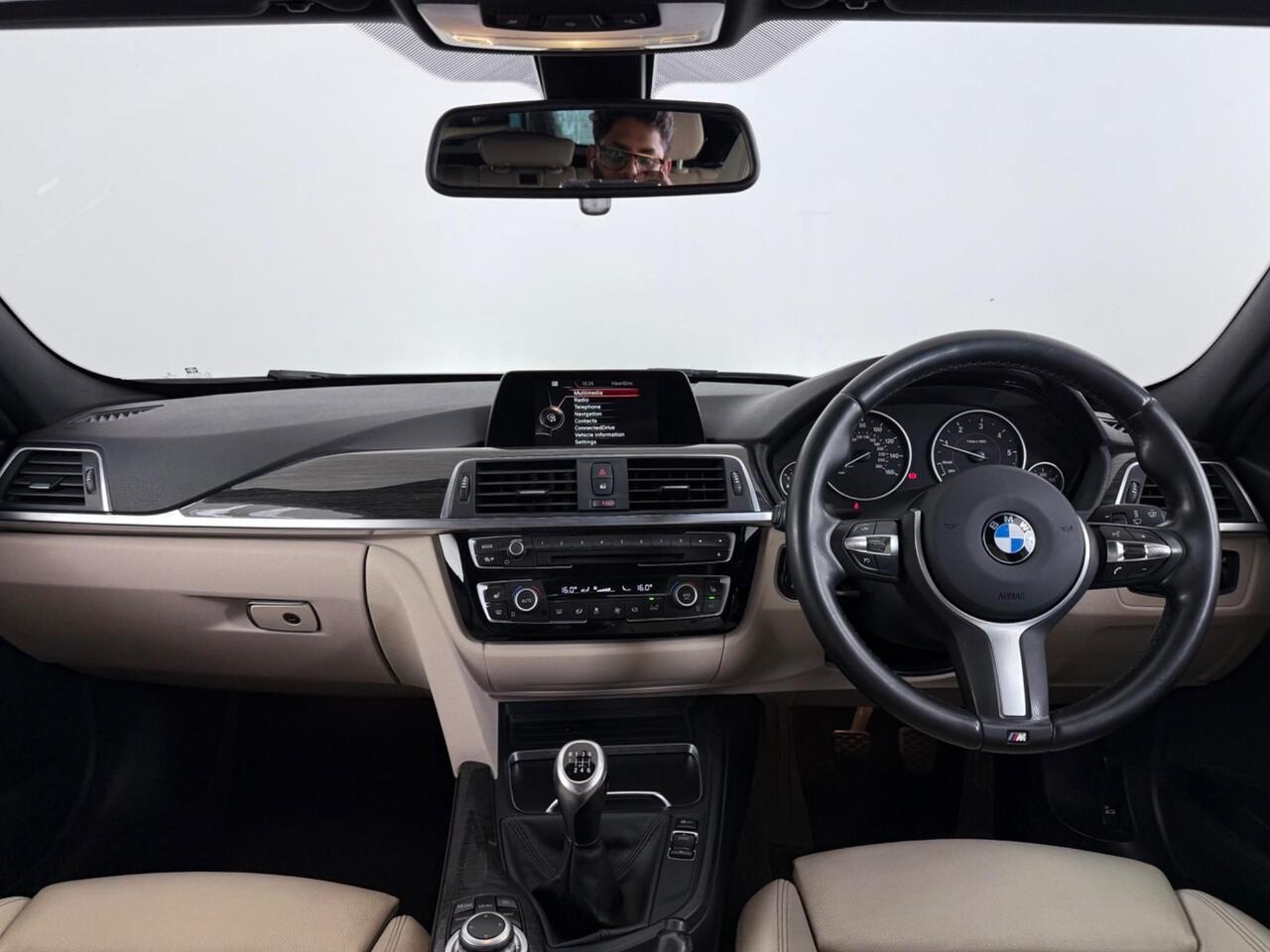 BMW 3 Series thumbnail Interior Front