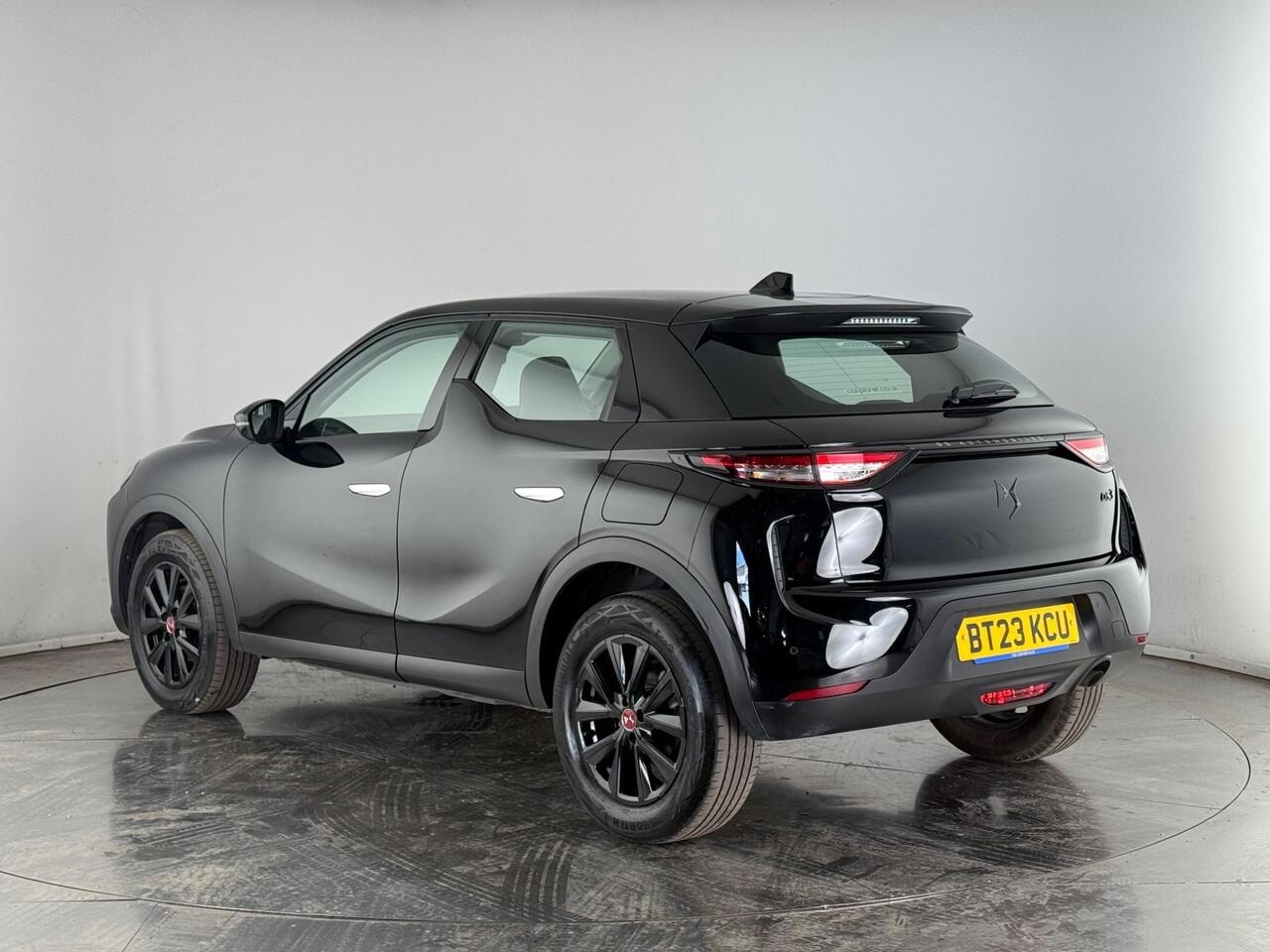 DS AUTOMOBILES DS 3 thumbnail Rear Left