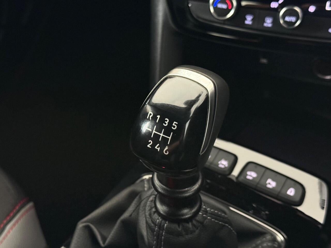 Vauxhall Mokka thumbnail Interior Front