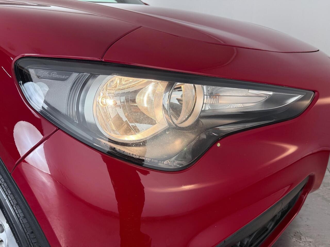 Alfa Romeo Stelvio thumbnail Lights Front