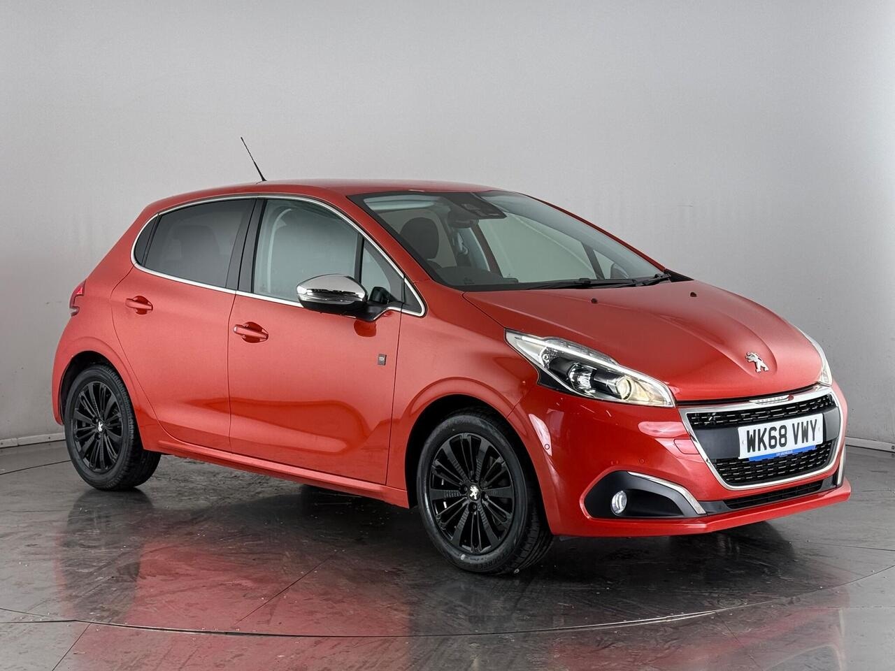 Peugeot 208 thumbnail Front Right