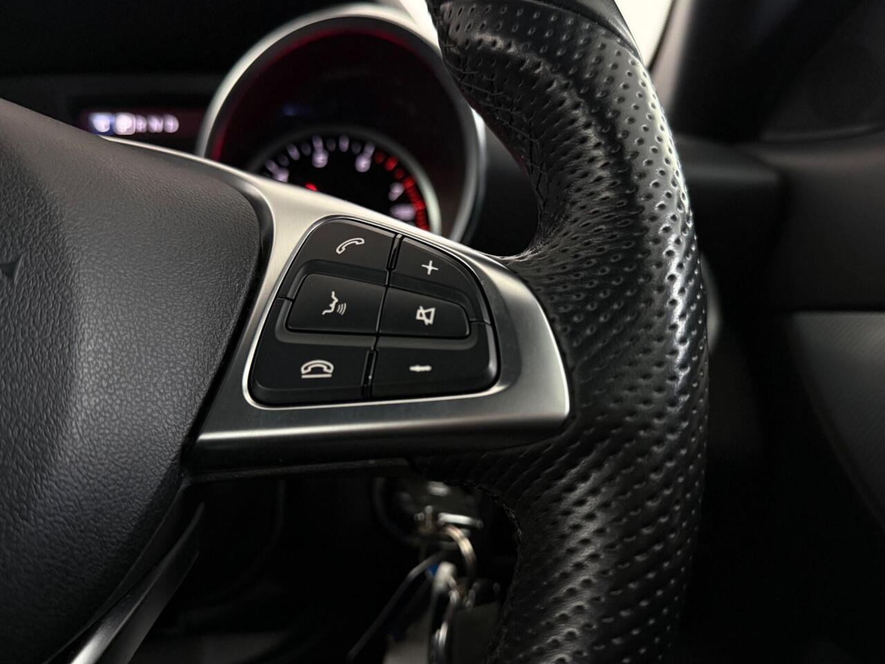 Mercedes-Benz SLC thumbnail Misc Controls