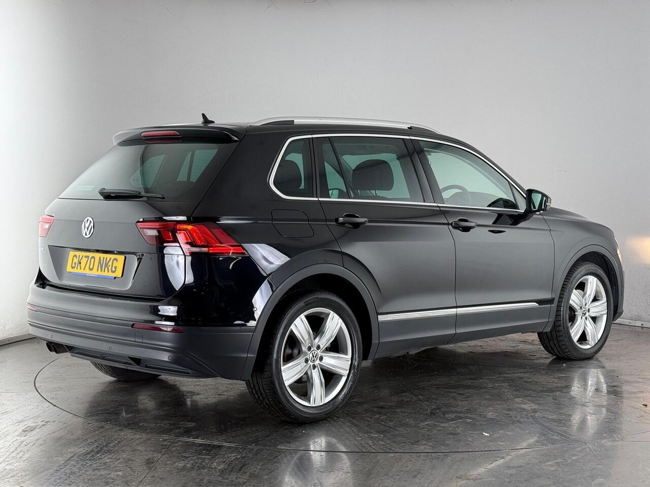 Volkswagen Tiguan thumbnail Rear Right