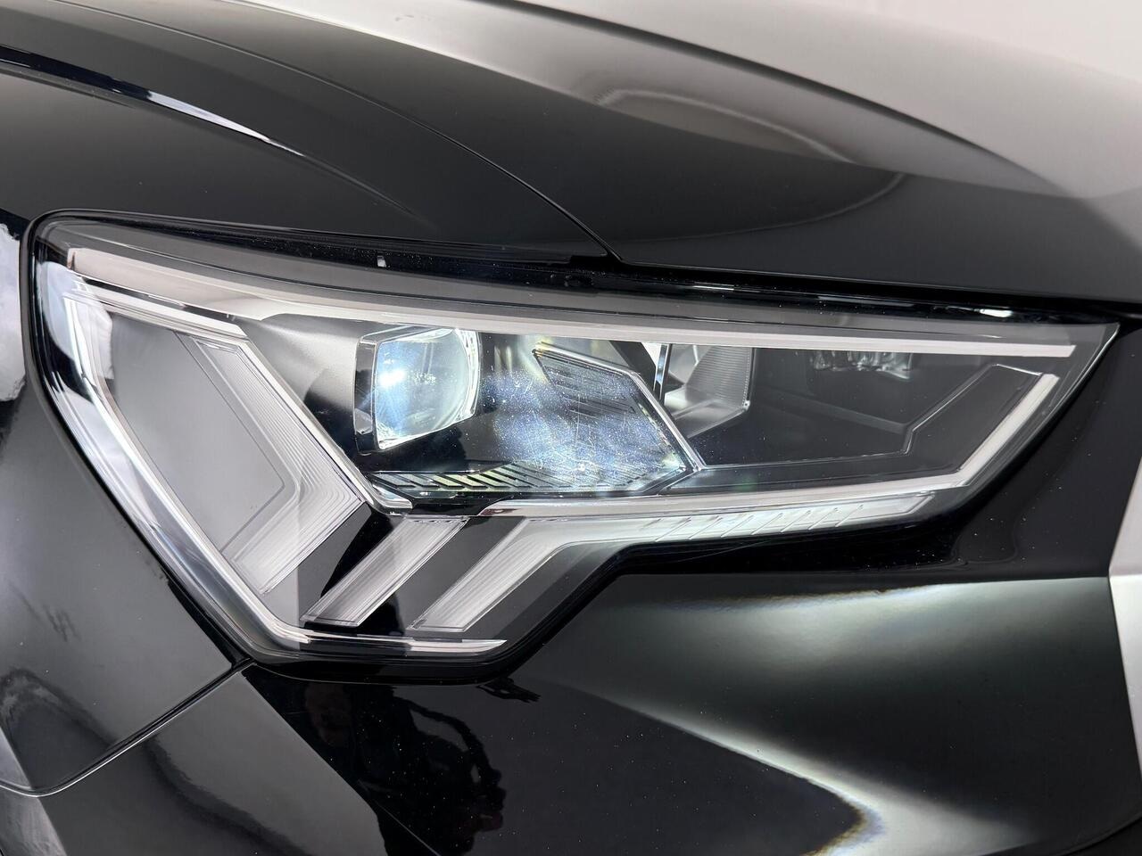 Audi Q3 thumbnail Lights Front