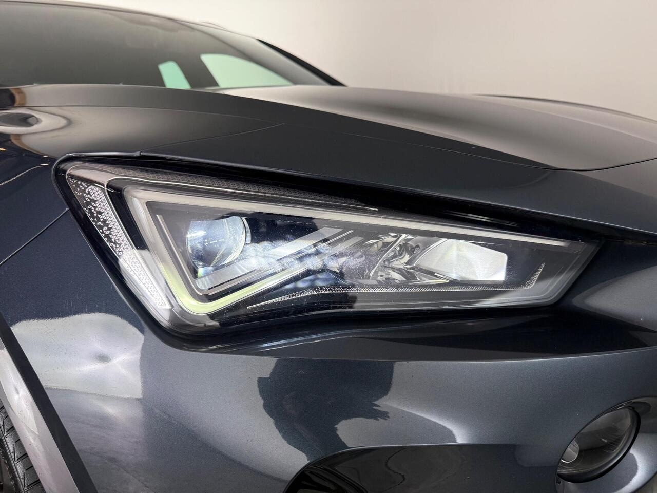 CUPRA Formentor thumbnail Lights Front