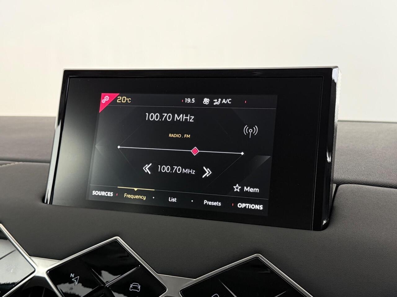 DS AUTOMOBILES DS 3 CROSSBACK thumbnail Infotainment System