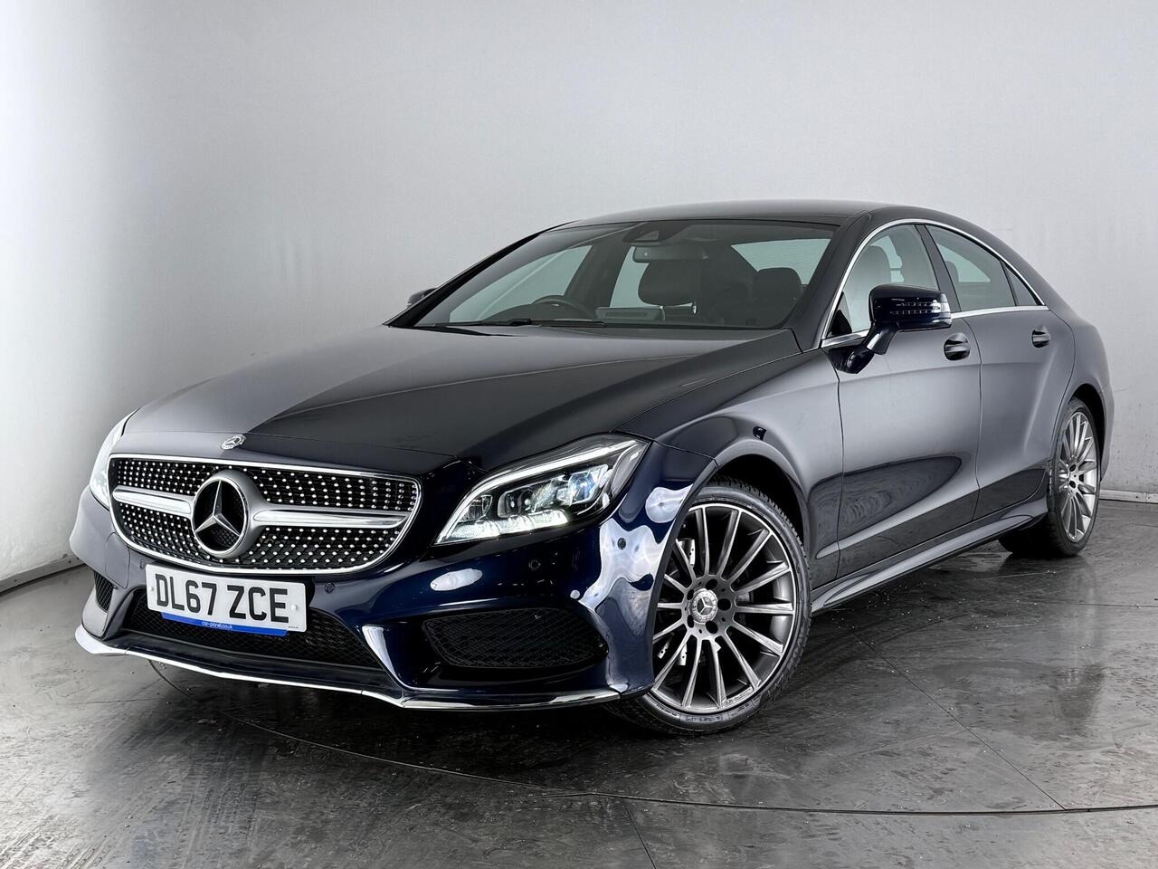 Mercedes-Benz CLS thumbnail Front Left