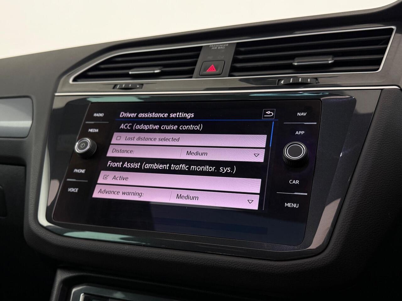 Volkswagen Tiguan thumbnail Infotainment System