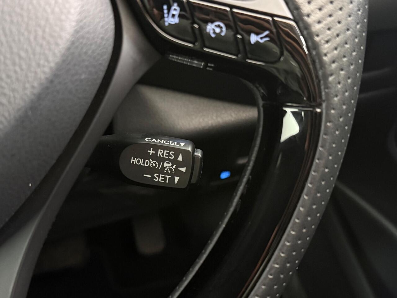 Toyota C-HR thumbnail Misc Controls