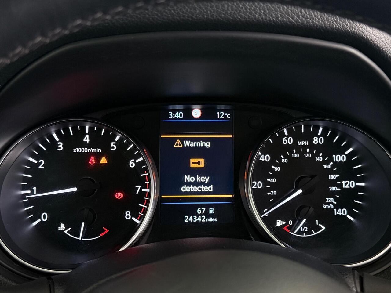 Nissan Qashqai thumbnail Driver Instruments