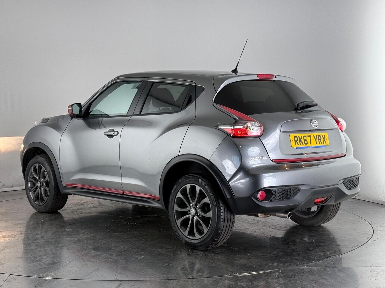 Nissan Juke thumbnail Rear Left