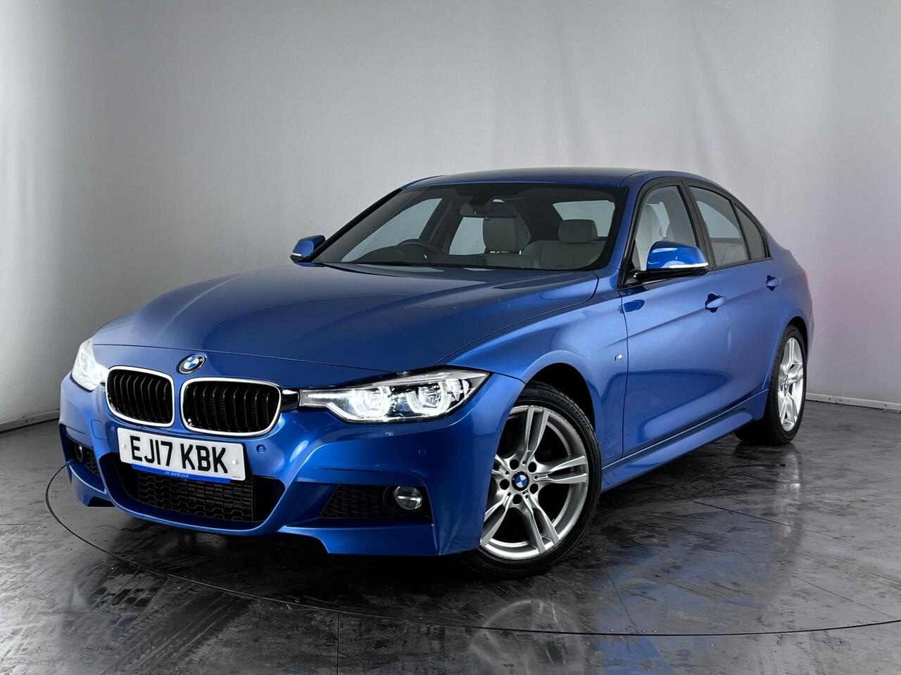 BMW 3 Series thumbnail Front Left