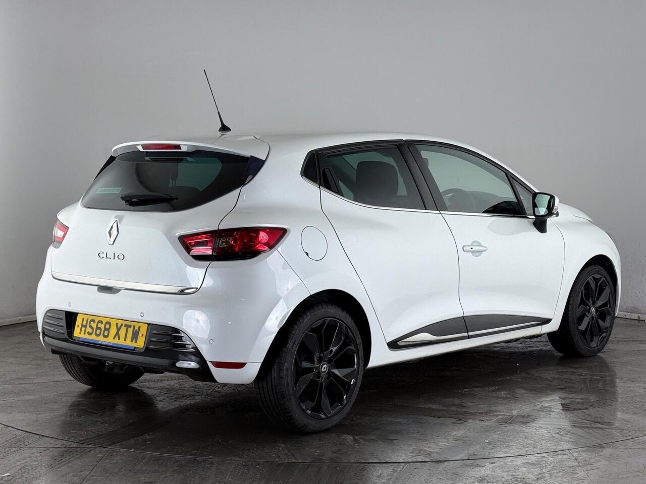Renault Clio thumbnail Rear Right