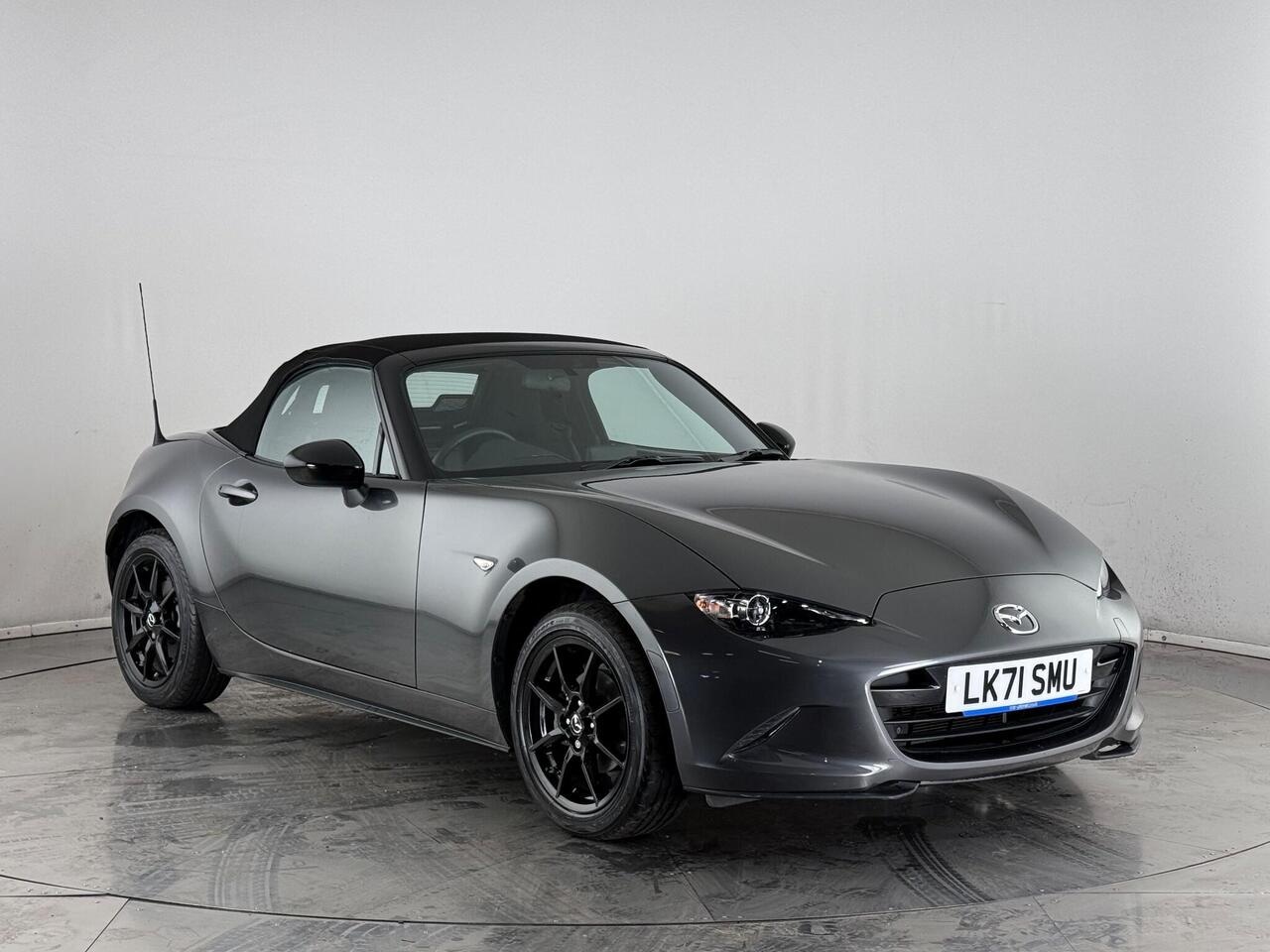 Mazda MX-5 thumbnail Front Right