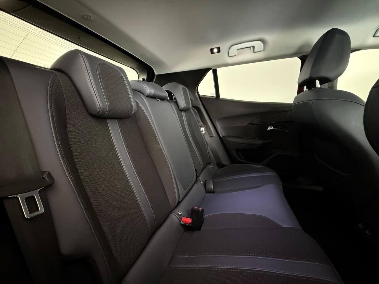 Peugeot 2008 thumbnail Seats Rear