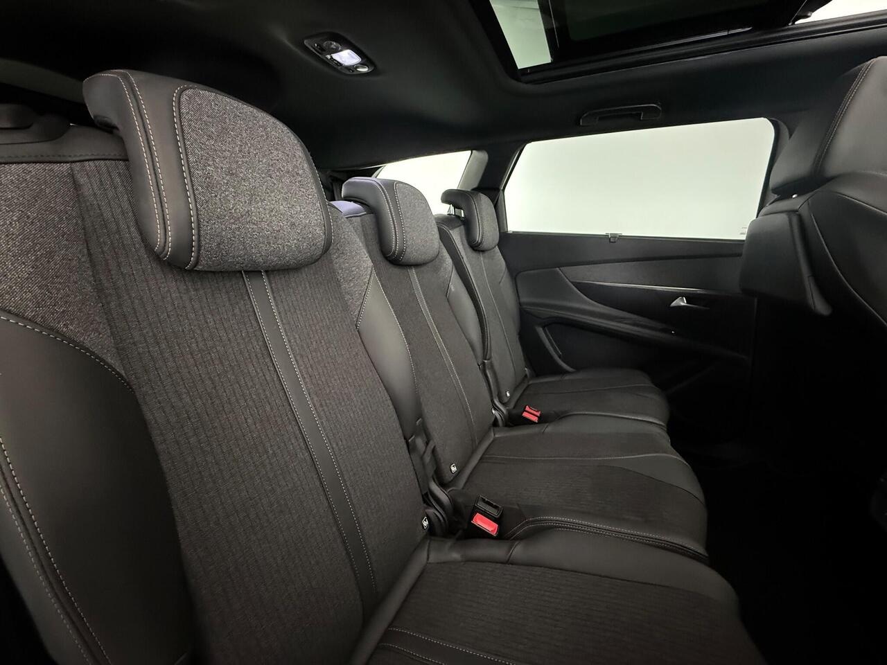 Peugeot 5008 thumbnail Seats Rear