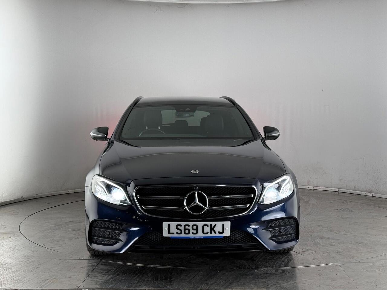 Mercedes-Benz E Class thumbnail Front