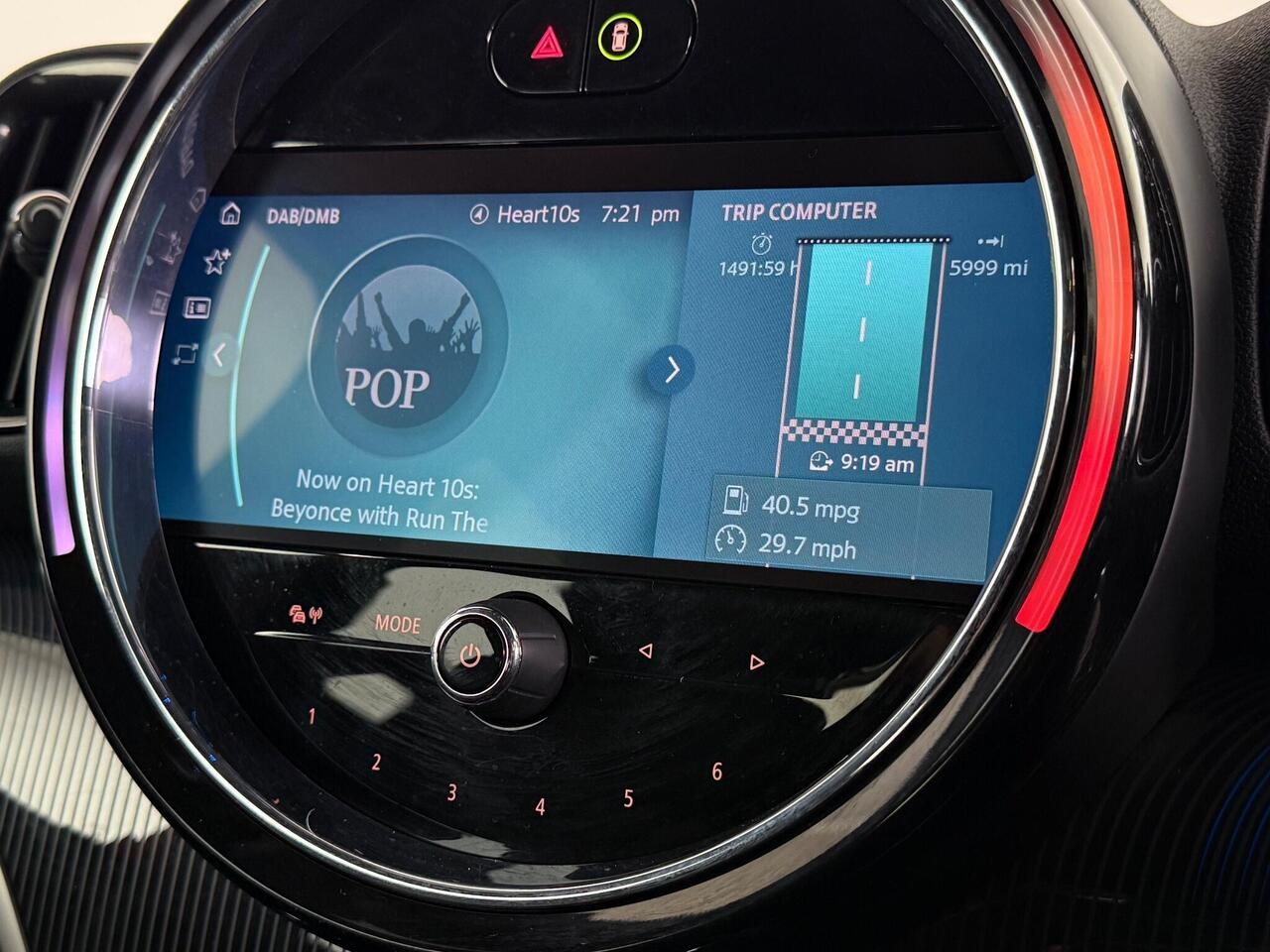 MINI Countryman thumbnail Infotainment System