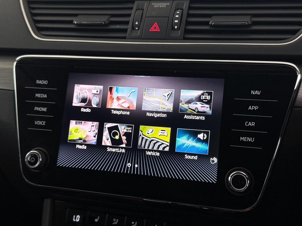 Skoda Superb thumbnail Infotainment System