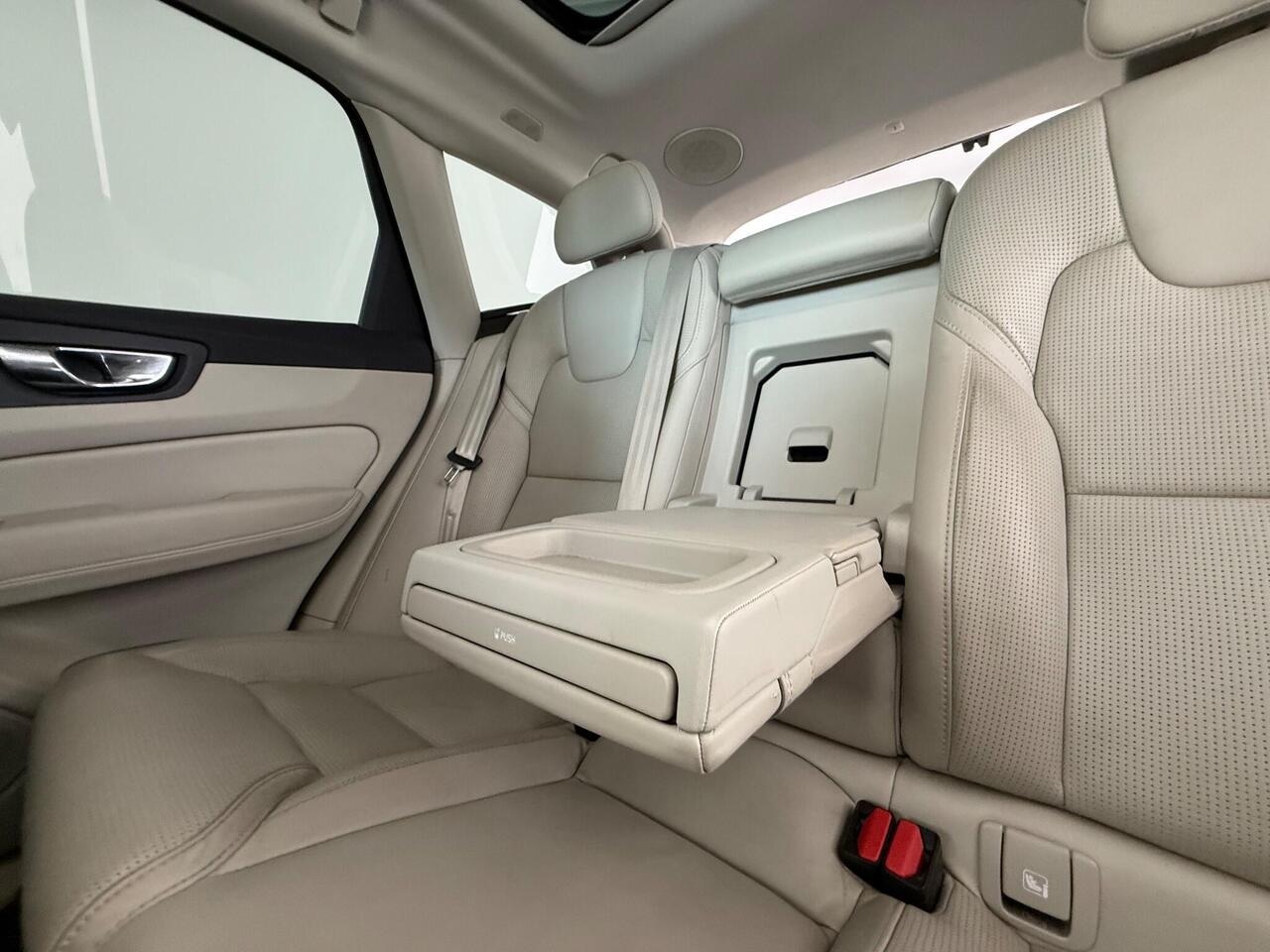 Volvo XC60 thumbnail Seats Rear