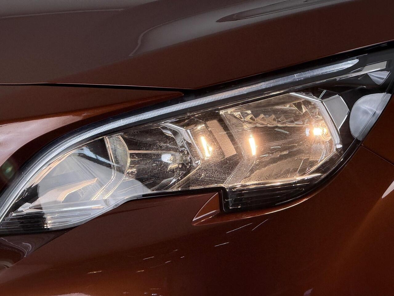 Peugeot 3008 thumbnail Lights Front